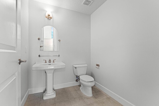 Building Photo - Sanctuary 1101