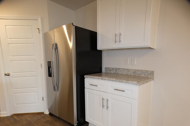 Building Photo - 4 Bedroom Home - Bridlewood