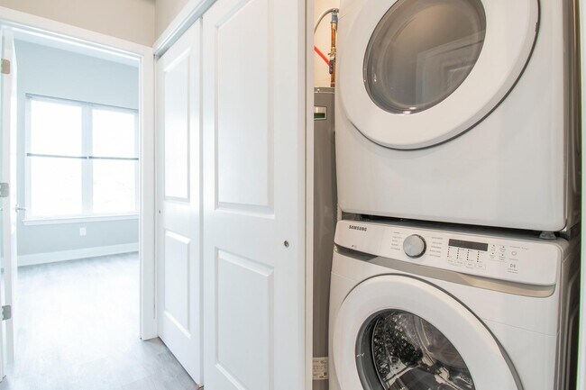 Building Photo - 1206 N 24th St