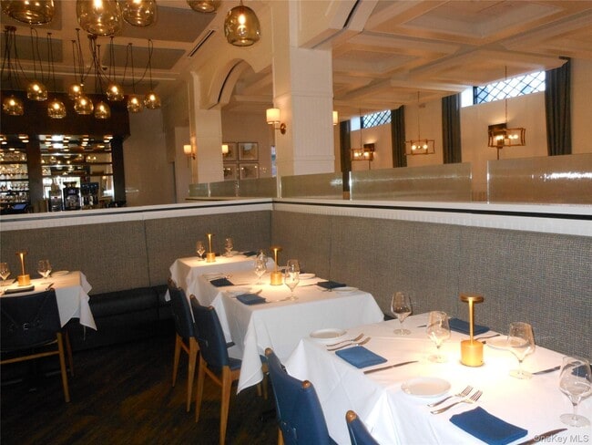 Building Photo - 47 Monroe St