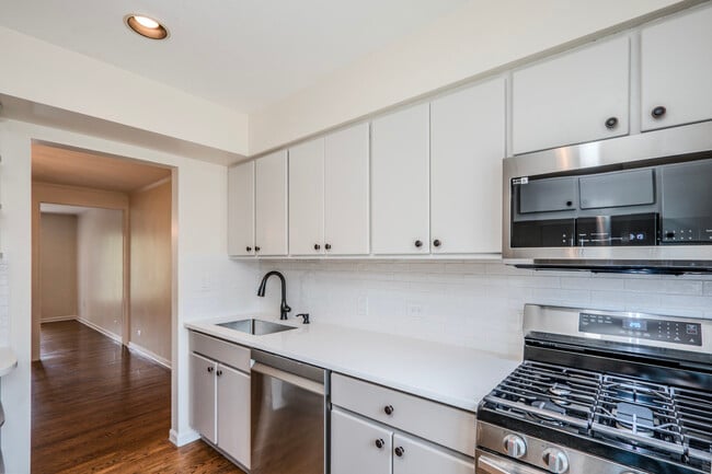 Building Photo - 3036 Highland Ave