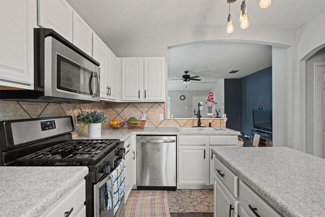 Building Photo - 18029 Basket Flower Bend
