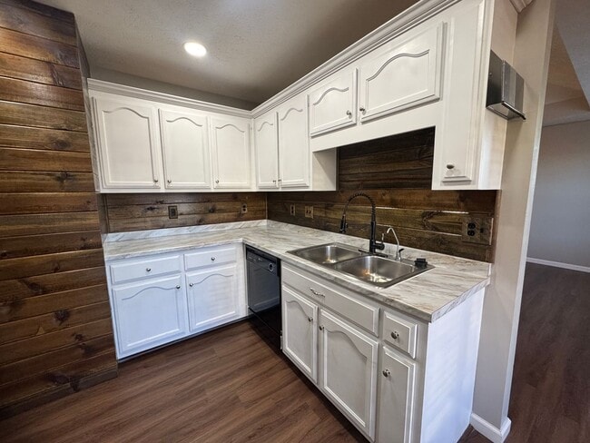 Building Photo - Beautiful Single Family Home in Clarksville