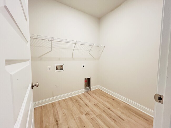 Building Photo - 7773 Burnside Lp