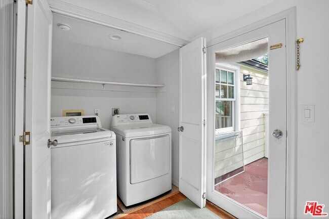 Building Photo - 15 N Ridgewood Rd