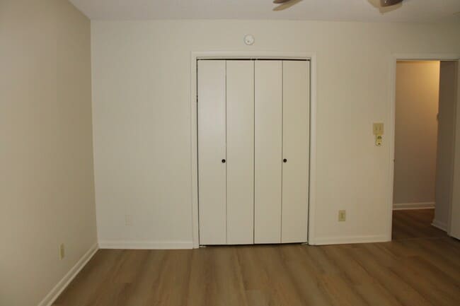 Building Photo - 113 Lake Dr