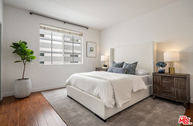 Building Photo - 109 S St Andrews Pl