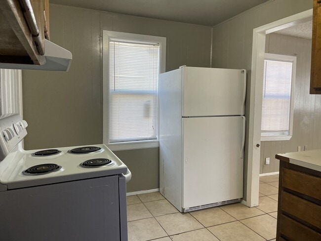 Building Photo - 2103 Beverly St