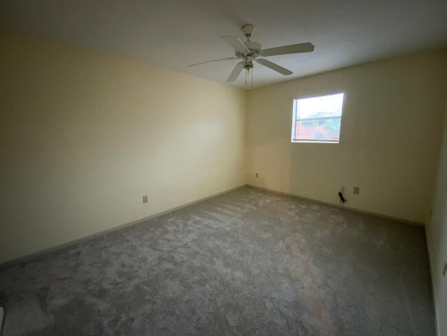 Building Photo - 223 Indian Oaks Dr