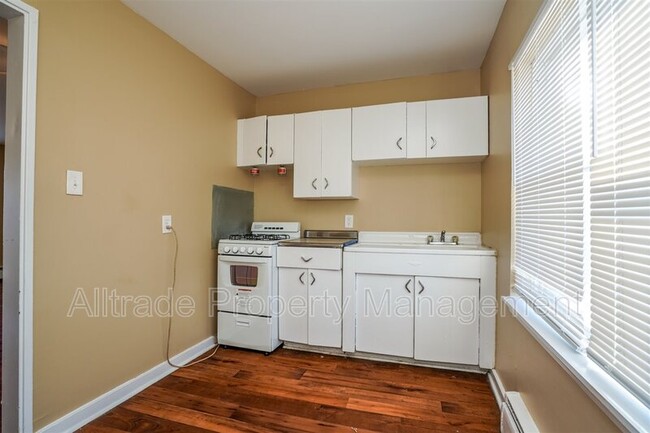 Building Photo - 1437 Nightingale Rd