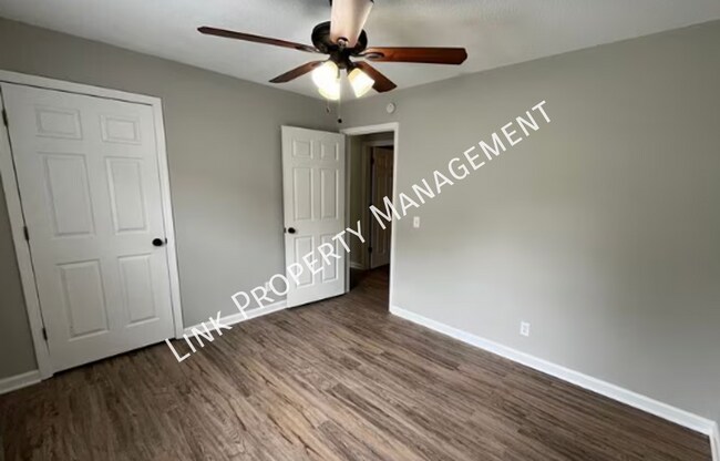 Building Photo - 107 Laferry Ln