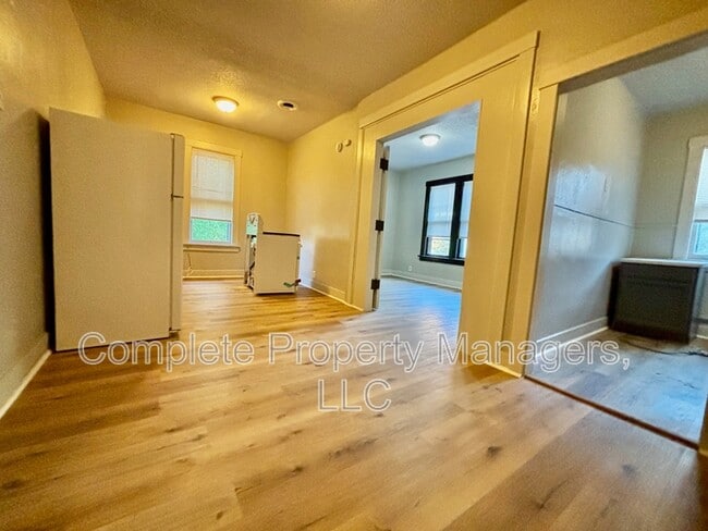 Building Photo - 325 E Washington St