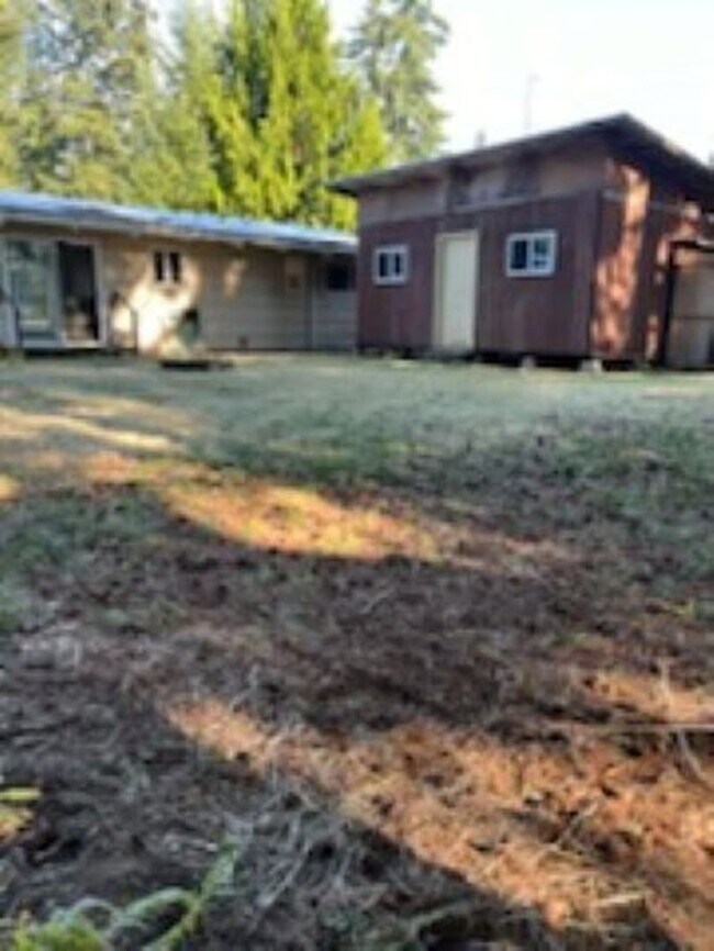 Building Photo - Remolded Rambler 3BR, 1BA,Big shop, fenced...