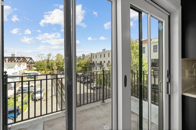 Building Photo - 443 Whiton St