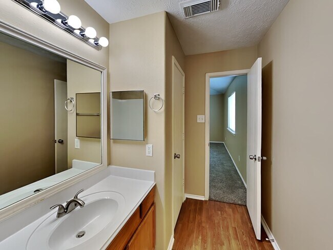 Building Photo - 1515 Glasholm Dr