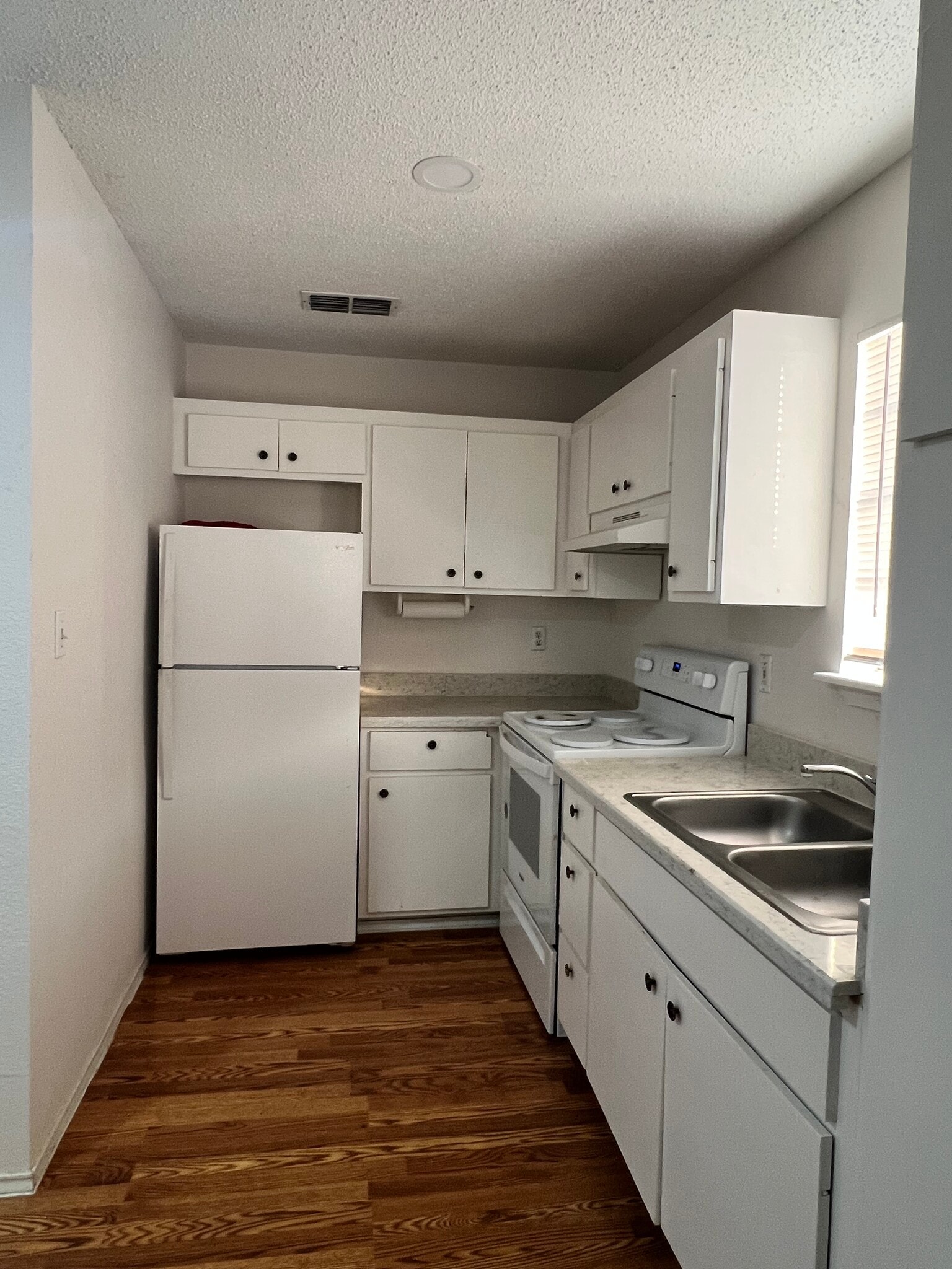 Building Photo - 702 S Arroyo Blvd