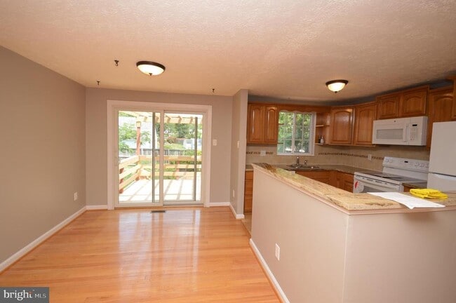 Building Photo - 7011 Vantage Dr