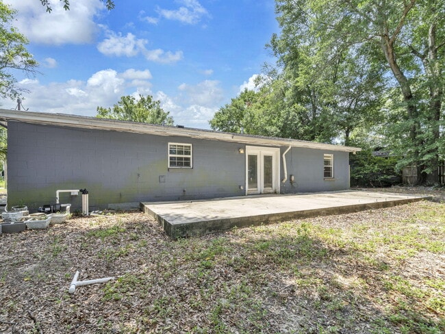 Building Photo - 627 Ferretti Ave
