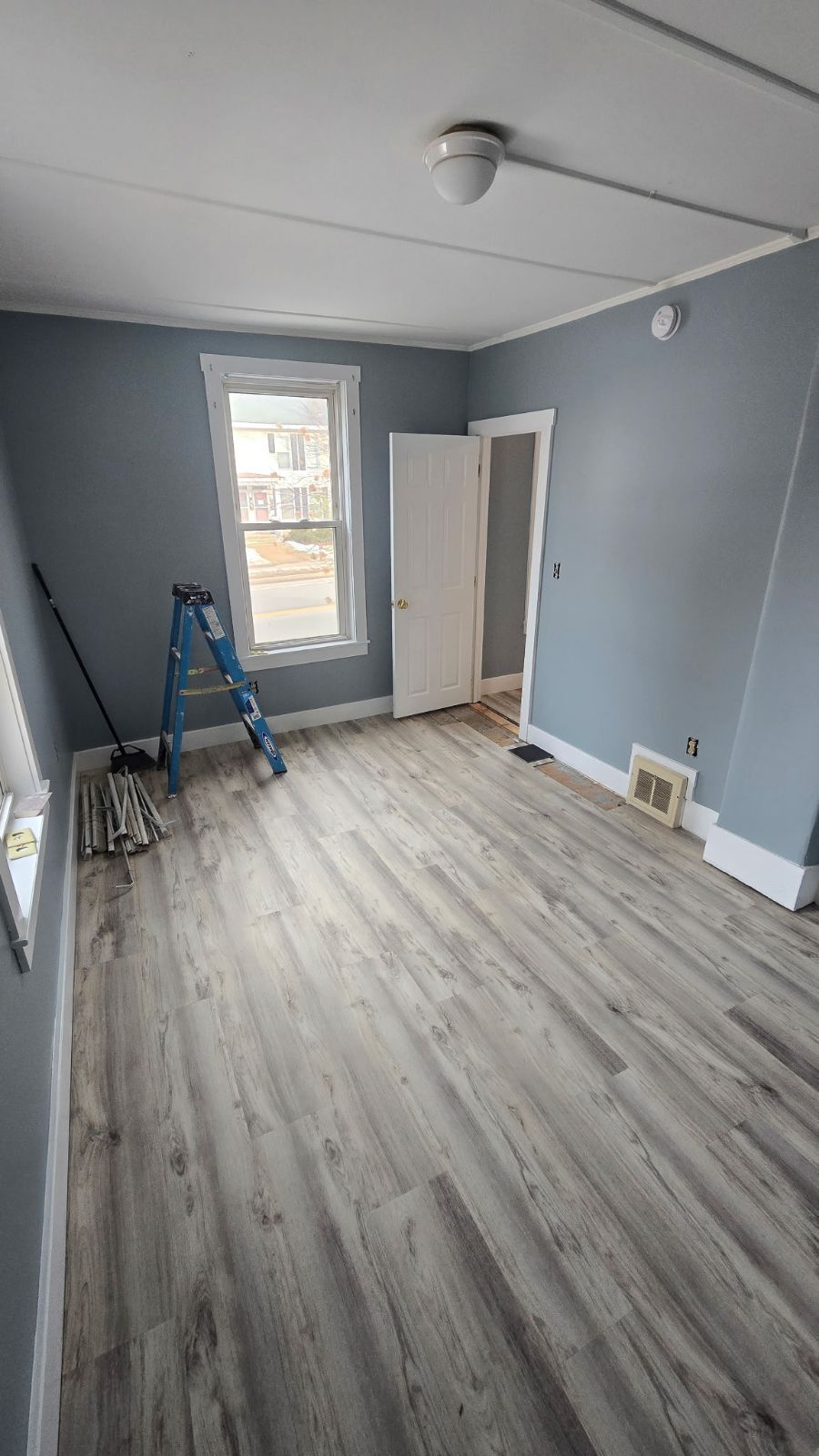 Bedroom - 353 N State St