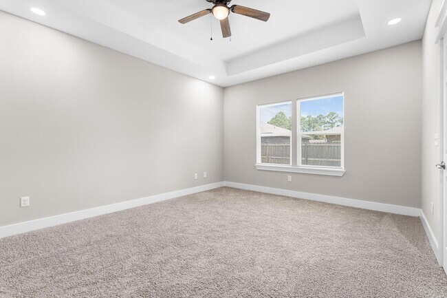 Building Photo - 5 Romana Ln