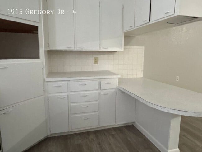 Building Photo - 1915 Gregory Dr