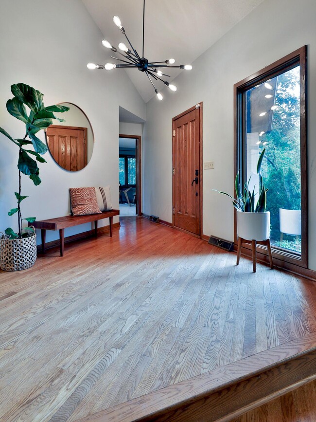 Building Photo - 668 Eagle Ridge