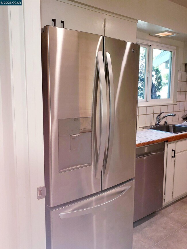 Building Photo - 44 Muth Dr