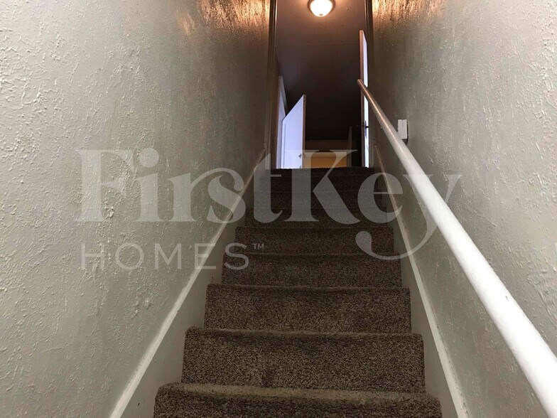 Building Photo - 2112 Lexa Dr