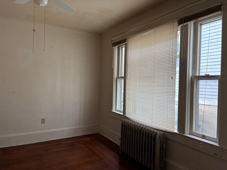 Building Photo - 27 Scammell Ave