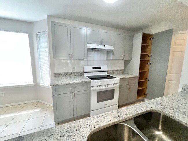 Building Photo - NEW-Remodeled bathroom & kitchen! NEW VINYL PLANK flooring & fresh paint! 2 bedroom 1 bath condo ...