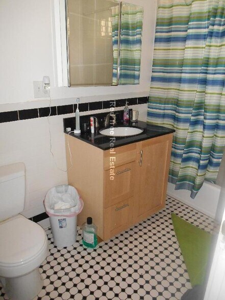 Building Photo - 21 Saint Lukes Rd