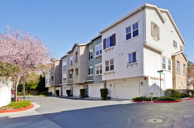 Building Photo - Wow! What a Great Home! Available Now!