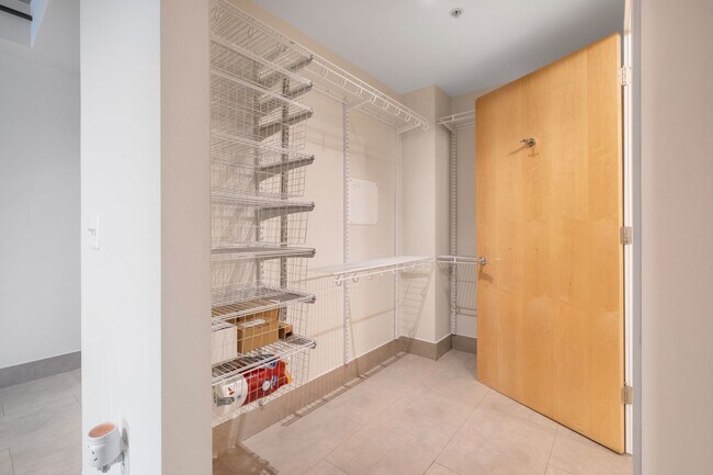 Building Photo - Lovely Studio-Style 1 Bedroom Condo Unit i...