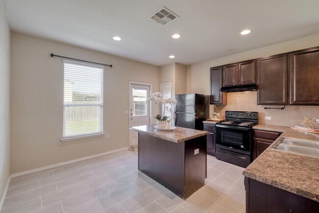 Building Photo - 5704 Levenwood Ln