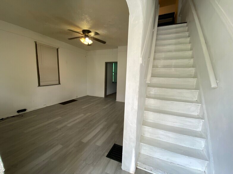 Building Photo - 901 Chartiers Ave