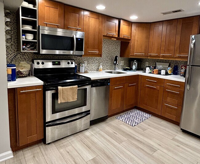 Building Photo - 2010 1st St NW