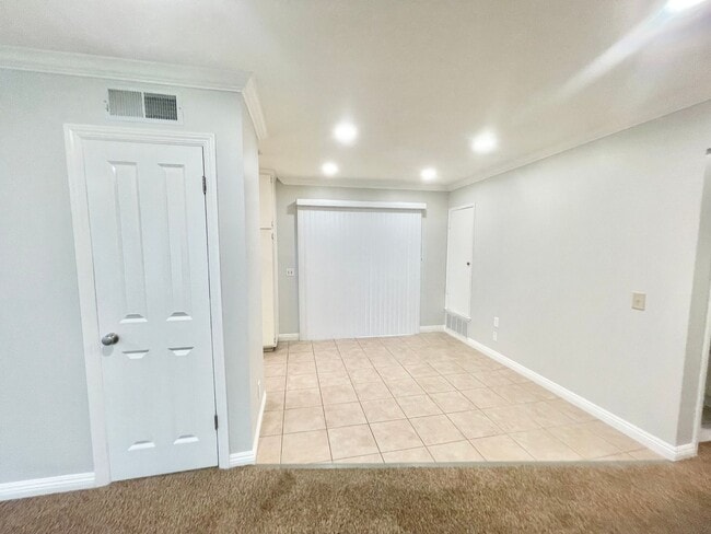 Building Photo - Single family home located in desirable Yorba Linda neighborhood! SMALL/MEDIUM DOGS OK!