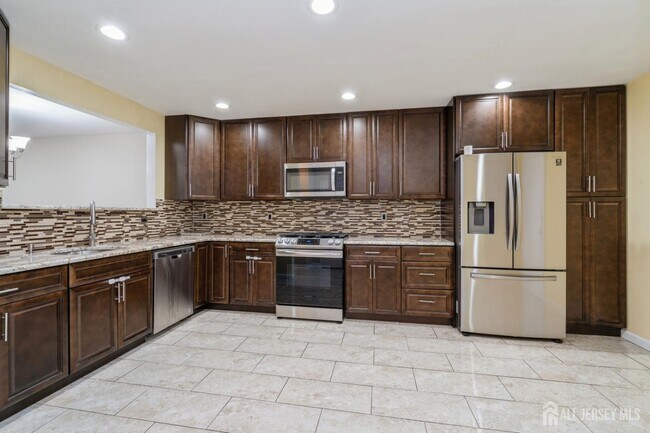 Building Photo - 57 Woodmere Dr