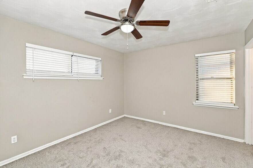 Building Photo - 2532 Belhaven Dr