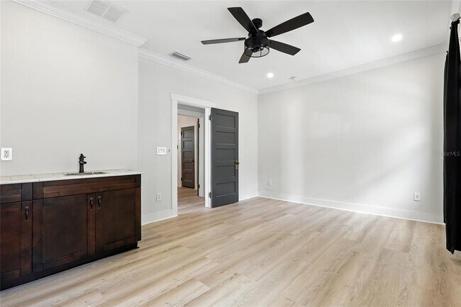 Building Photo - 3634 Burlington Ave N