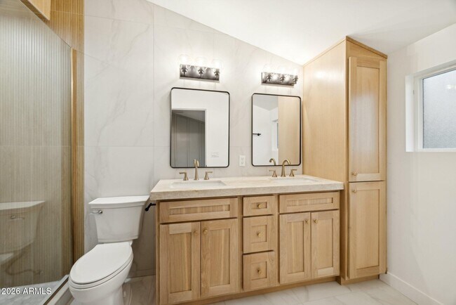 Building Photo - 1216 W Rovey Ave