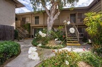 Building Photo - *2 WEEKS FREE!* Large 1BR with A/C in a Ga...
