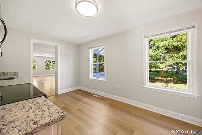 Building Photo - 387 Mixville Rd