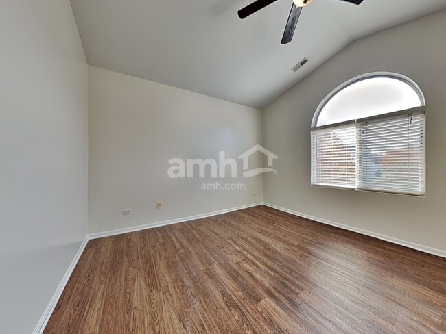 Building Photo - 915 Mission Blvd