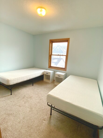 Building Photo - 2221 Polk St NE