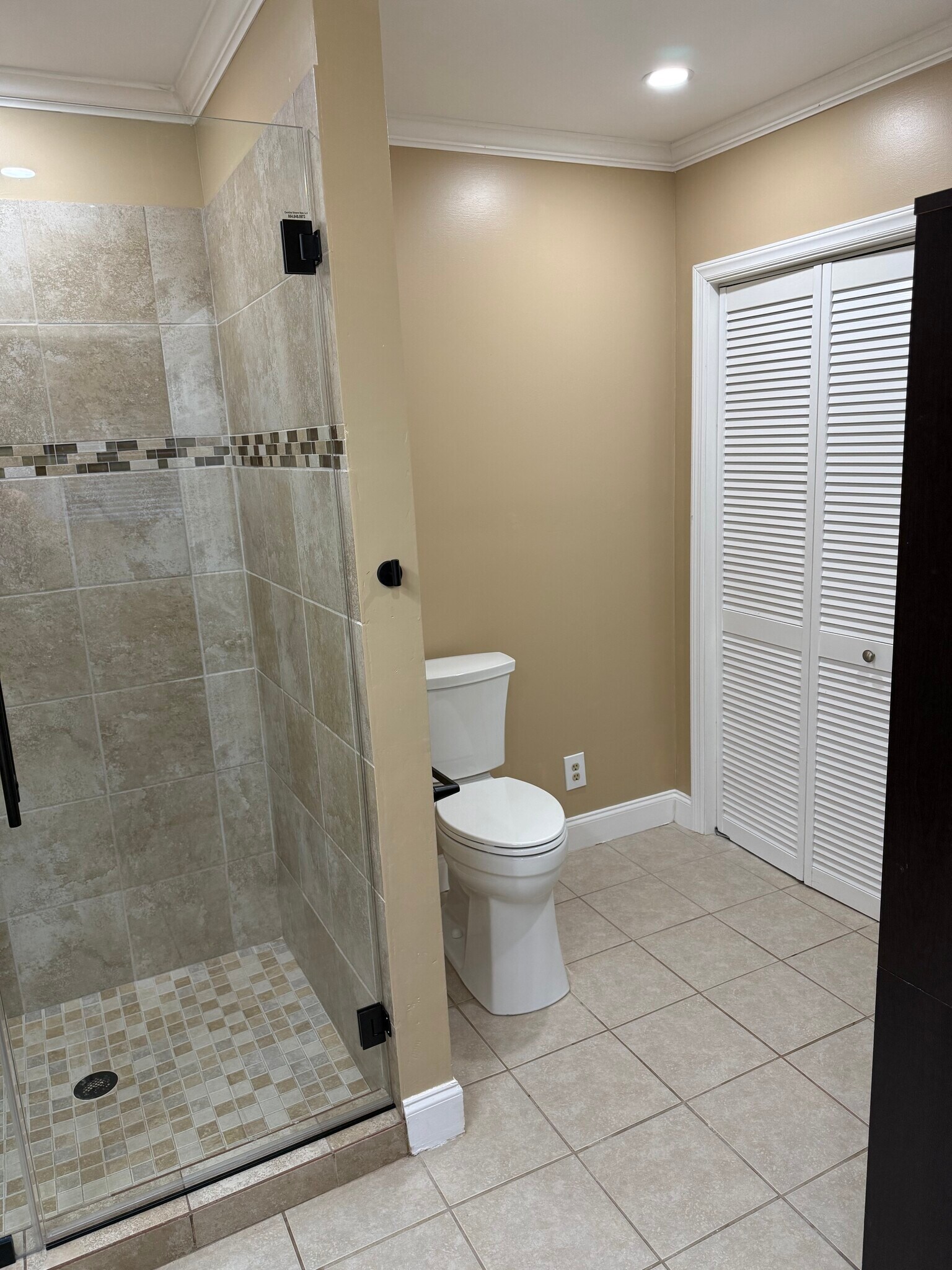 Ensuite Bathroom with Spacious Laundry Closet for full size washer and dryer - 18 Waters Ave