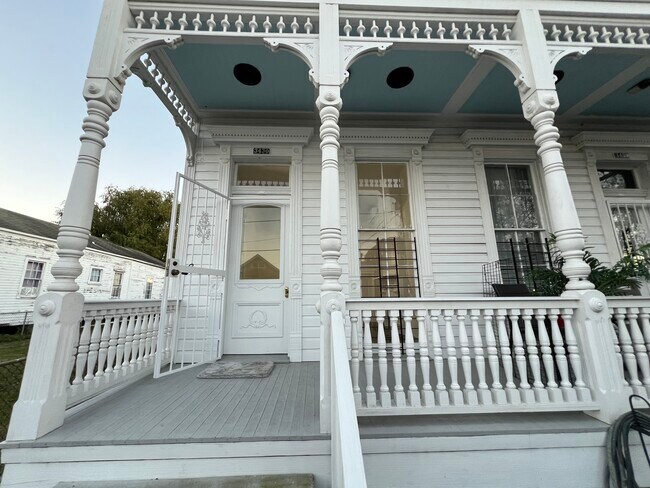 Building Photo - 3430 Dryades St