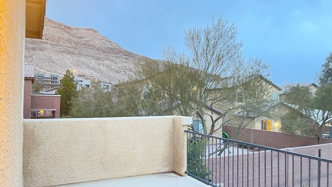 Building Photo - BEAUTIFUL 2,327 SQ FT, 3 BDRM, 2.5 BTHRM, 2 CAR GARAGE, LOCATED NEAR SCHOOLS, SHOPPING, HOSPITAL ...