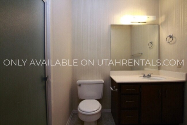 Building Photo - 258 W Garden Park