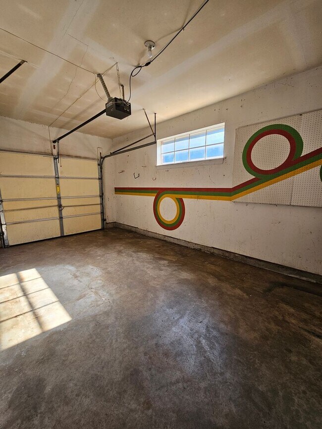 Building Photo - (3) Bed/(1.5) Bath in Core Norman Avail No...